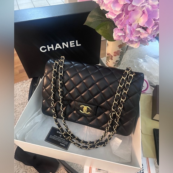 Authentic Lambskin Jumbo Classic Double Flap Bag GHW - Picture 1 of 16